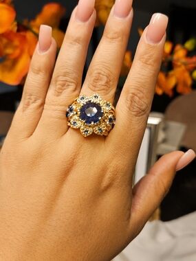 18K Gold Plated Statement Ring – Size 9 ✨
